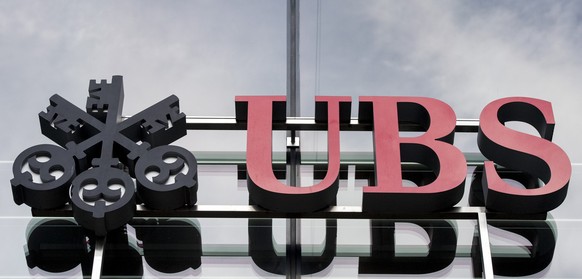 ARCHIV - ZUR BILANZMEDIENKONFERENZ DER UBS FUER DAS JAHR 2020 STELLEN WIR IHNEN FOLGENDES BILDMATERIAL ZUR VERFUEGUNG - Das UBS Logo fotografiert am 2. Februar 2016 in Zuerich. (KEYSTONE/Ennio Leanza)