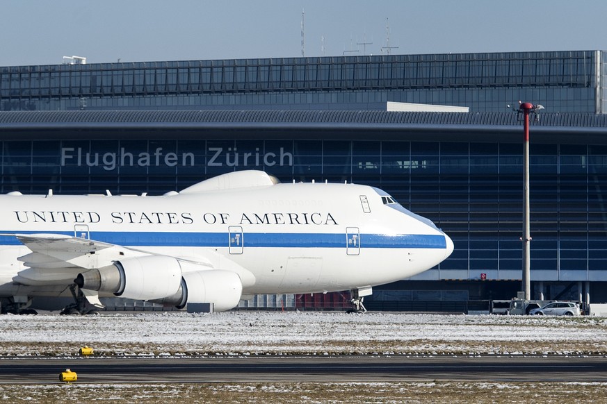 Der Star des Tages: Die fliegende Kommandozentrale der US-Regierung nach der Landung in Zürich.<br data-editable="remove">