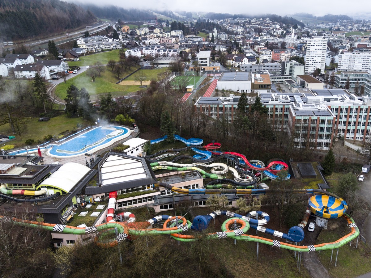 Die Rutschen der Freizeit- und Badeanstalt Alpamare stehen still am Mittwoch, 18. Februar 2026 in Pfaeffikon. Wegen Sicherheitsbedenken ist der Betrieb der Rutschen bis auf weiteres eingestellt. (KEYS ...