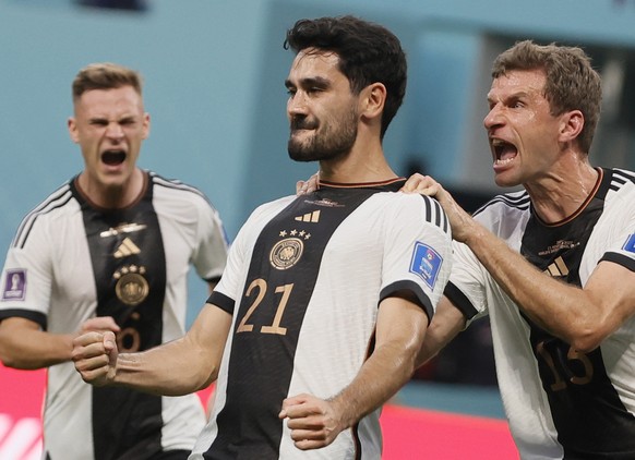 epa10322481 Ilkay Guendogan (C) of Germany celebrates with teammates after scoring the opening goal from the penalty spot during the FIFA World Cup 2022 group E soccer match between Germany and Japan  ...