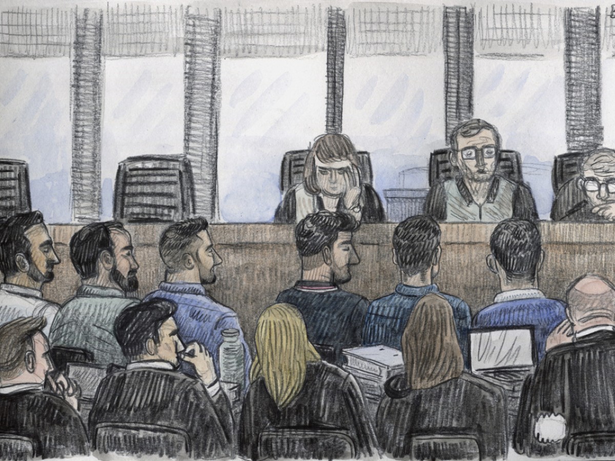 La salle d'audience de Renens �tait de nouveau pleine � craquer mardi pour le deuxi�me jour du proc�s des six policiers lausannois pr�venus d'homicide par n�gligence dans l'affaire de l ...
