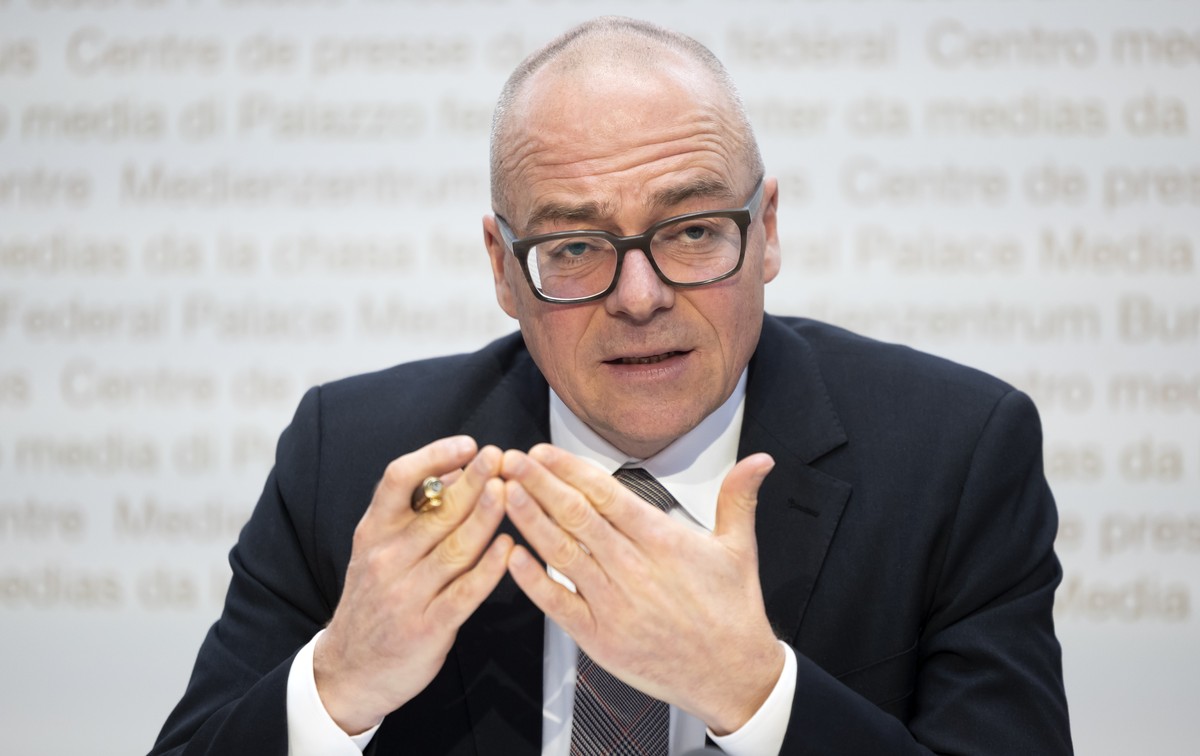 Vincenzo Mascioli, Staatssekretaer fuer Migration (SEM), spricht waehrend einer Medienkonferenz zum Vernehmlassungsergebnis zum Paket Schweiz-EU, am Mittwoch, 5. Dezember 2025 in Bern. (KEYSTONE/Peter ...