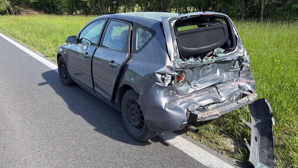 Ehrendingen AG: Feuerwehrauto kracht in PKW einer 70-Jährigen