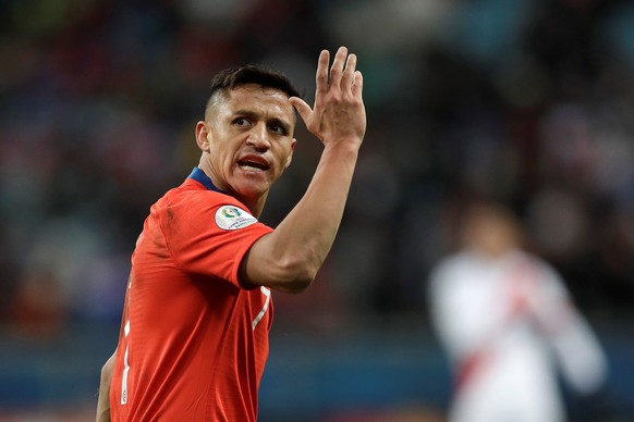 epa07693453 Chile&#039;s Alexis Sanchez during the Copa America 2019 semi-finals soccer match between Chile and Peru at Arena do Gremio Stadium in Porto Alegre, Brazil, 03 July 2019. EPA/Fernando Bize ...