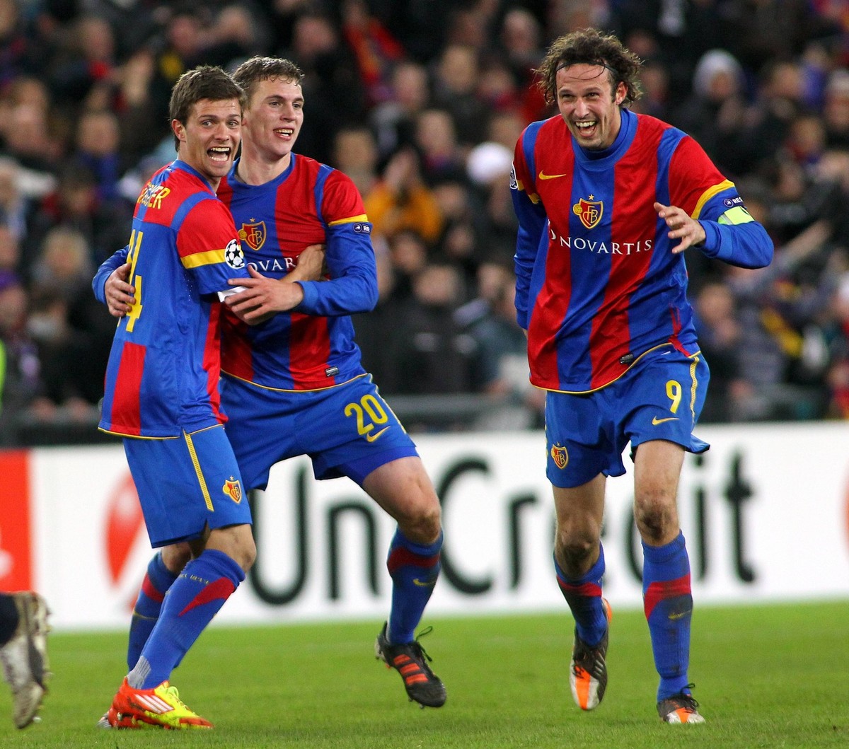 Bildnummer: 09171059 Datum: 07.12.2011 Copyright: imago/Geisser
07.12 .2011 Basel Schweiz St Jakob Arena UEFA Champions League Saison 2011/2012 FC Basel - Manchester United 2:1 Schlussjubel vl. Valen ...