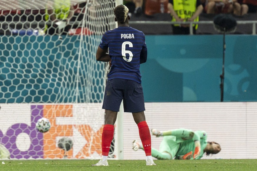France's midfielder Paul Pogba, center, scores to 3:1 against Switzerland's goalkeeper Yann Sommer, during the Euro 2020 soccer tournament round of 16 match between France and Switzerland at ...