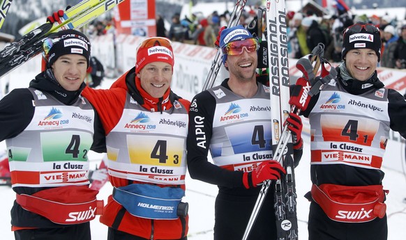 Cologna, Fischer, Perl und Livers feiern in La Clusaz (Frankreich) den historischen ersten Sieg einer Schweizer Staffel.