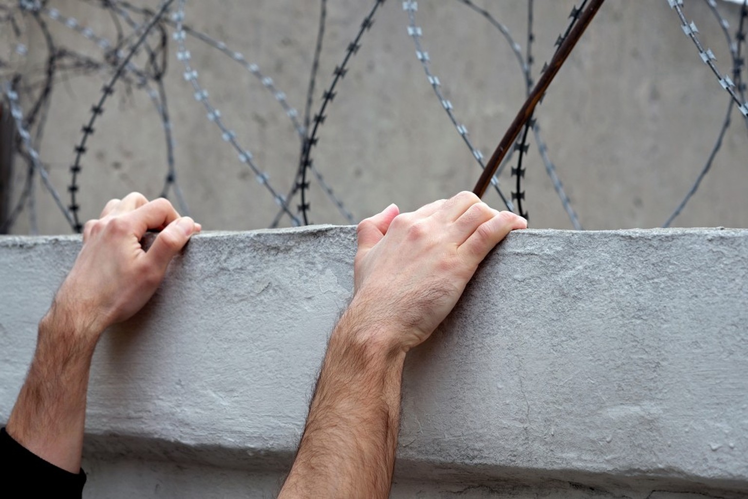 Flucht aus Gefaengnis Gefängnis Symbolbild