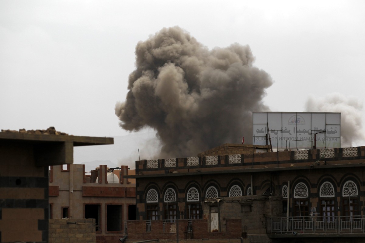 Eine saudische Bombe schlägt in Sana'a ein