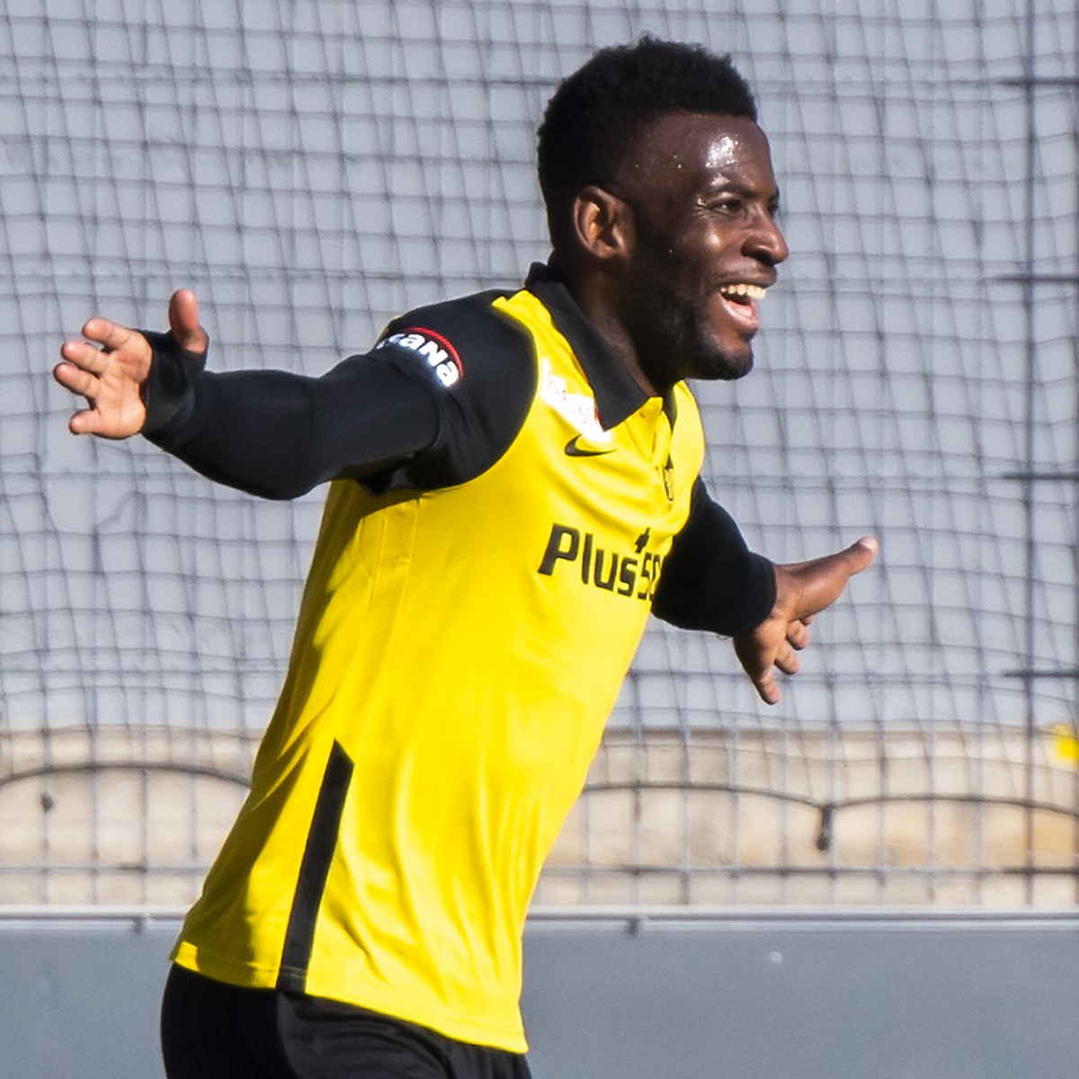 Joie de l'attaquant bernois Jean-Pierre Nsame, gauche, apres son but avec le milieu bernois Marvin Spielmann, droite, lors de la rencontre de football de Super League entre FC Sion et BSC Young B ...