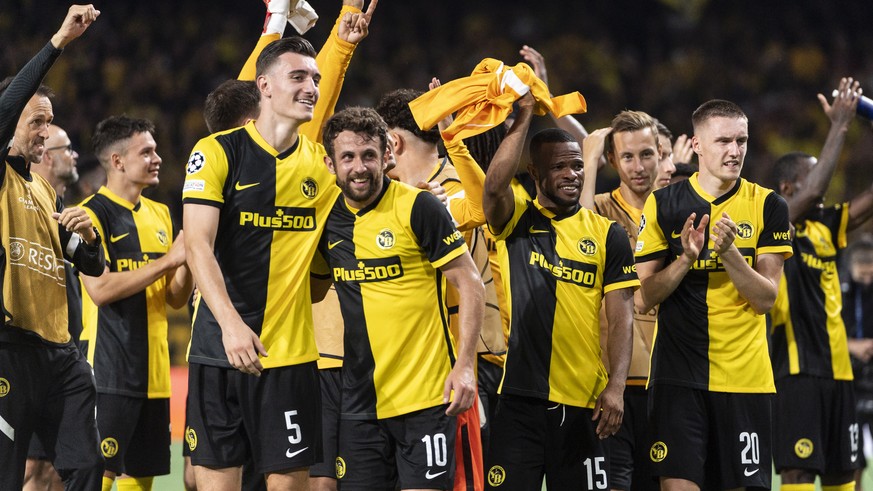 epa09468401 YB&#039;s players celebrate winning the UEFA Champions League group F soccer match between BSC Young Boys and Manchester United at the Wankdorf stadium in Bern, Switzerland, 14 September 2 ...