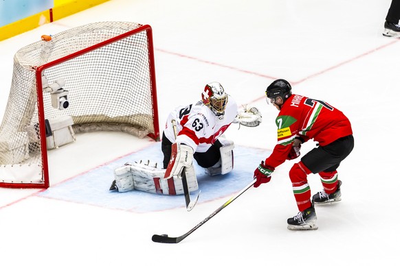 Hungary&#039;s forward Andras Mihalik, right, faces off against Switzerland&#039;s goaltender Leonardo Genoni, left, during the IIHF 2025 World Championship preliminary round group B game between Hung ...