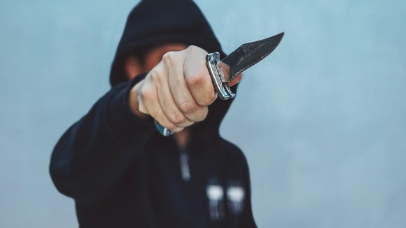 Messer Messerstich Symbolbild shutterstock