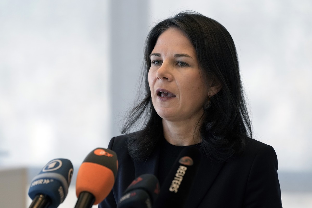 German Foreign Minister Annalena Baerbock, speaks during a news conference at the German Embassy in Dekwaneh, northern Beirut, Lebanon, Wednesday, Oct. 23, 2024. (AP Photo/Bilal Hussein)
Annalena Baer ...
