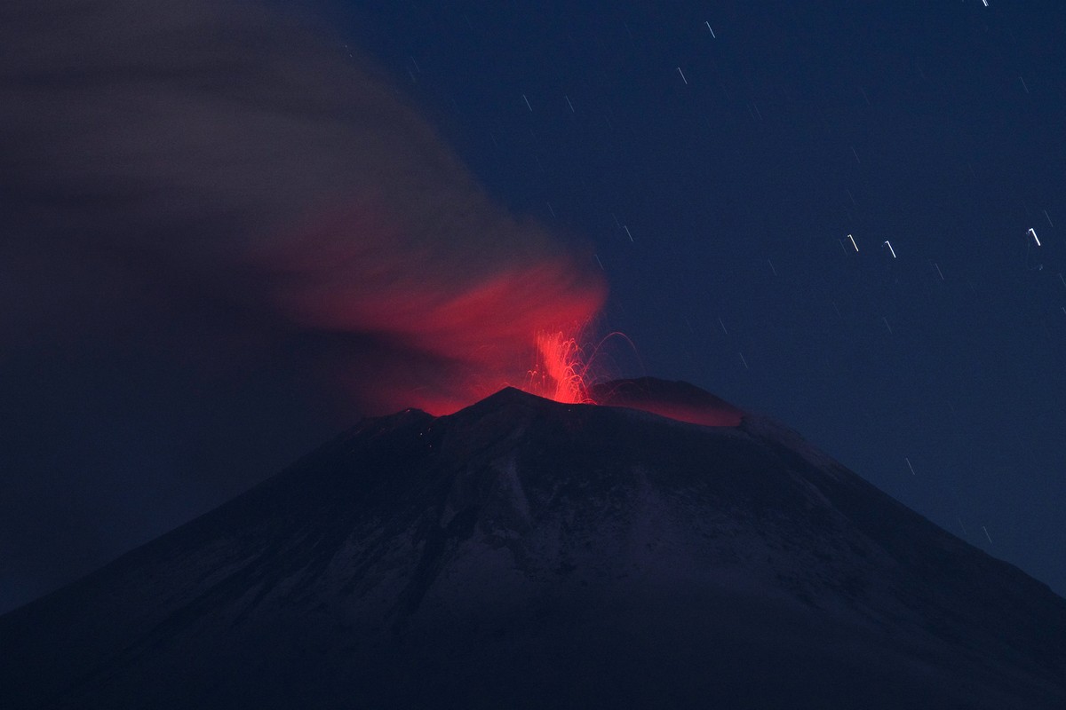 The Popocatepetl volcano erupts lava, ash and steam, seen from from Santiago Xalitzintla, Mexico, early Thursday, May 25, 2023. (AP Photo/Marco Ugarte)