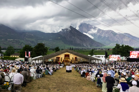 Viele Anhänger der Piusbrüder besuchten die Bischofsweihe in Ecône im Unterwallis.