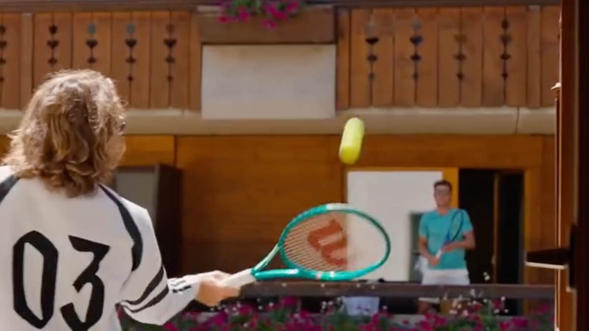 Tennisstars-spielen-sich-B-lle-ber-den-K-pfen-der-Gstaader-zu