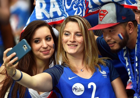 epa05355443 French fans take a selfie before the UEFA EURO 2016 group A preliminary round match between France and Romania at Stade de France in Saint-Denis, France, 10 June 2016.

(RESTRICTIONS APP ...