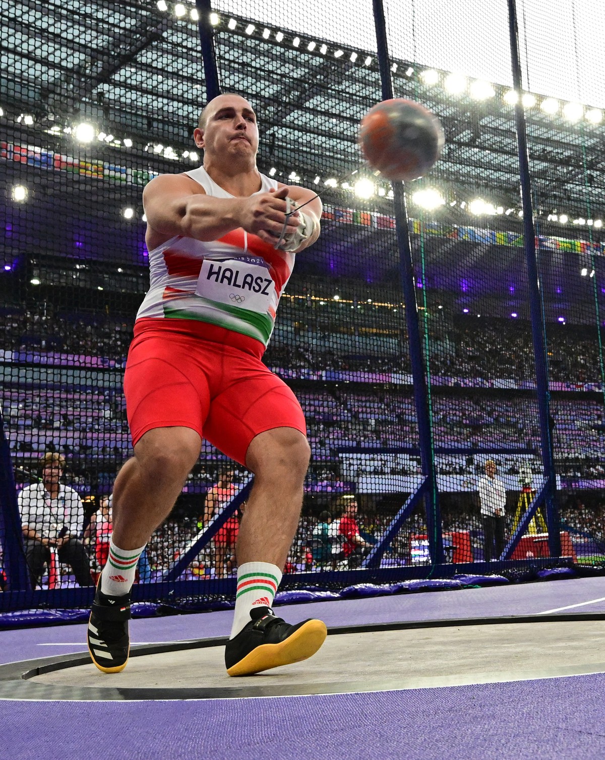 epa11526405 Bence Halasz of Hungary competes in the Men Hammer Throw final of the Athletics competitions in the Paris 2024 Olympic Games, at the Stade de France stadium in Saint Denis, France, 04 Augu ...
