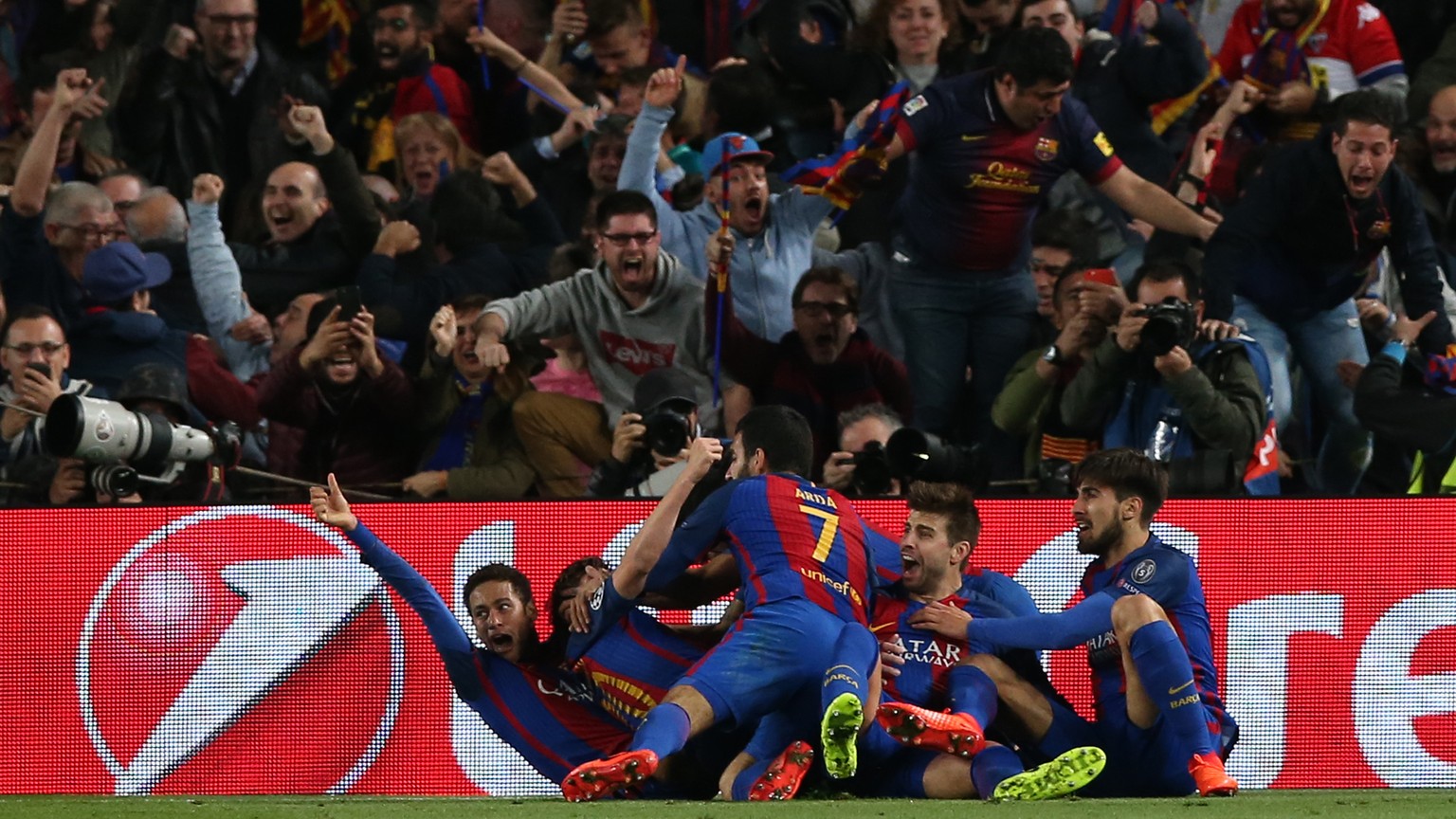 Football Soccer - Barcelona v Paris St Germain - UEFA Champions League Round of 16 Second Leg - The Nou Camp, Barcelona, Spain - 8/3/17 Barcelona&#039;s Sergi Roberto celebrates scoring their sixth go ...