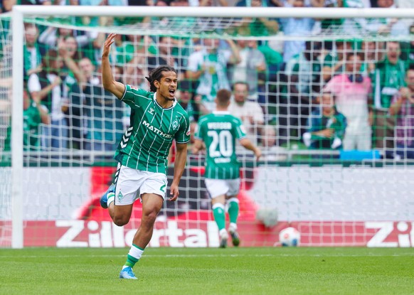 epa12337029 Isaac Schmidt of Bremen celebrates after scoring the 2-3 goal during the Bundesliga soccer match between SV Werder Bremen and Bayer 04 Leverkusen, in Bremen, Germany, 30 August 2025. EPA/H ...