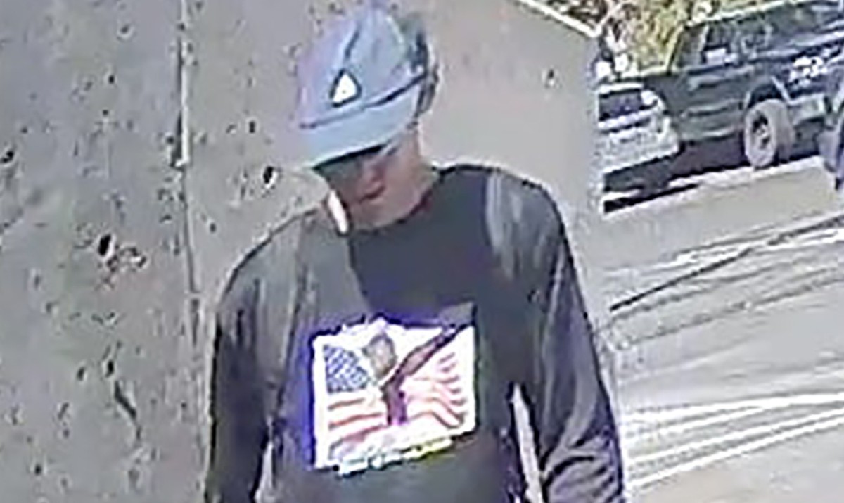 epa12370640 (COMPOSITE) - A composite handout image made available by the FBI (Federal Bureau of Investigation) on 12 September 2025 shows a person of interest in the investigation into the fatal shoo ...