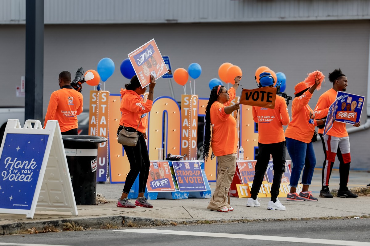 epa11703553 Georgia Stand-Up holds a 'Party at the Polls' rally across the street from the Fulton County Metropolitan Library voting precinct on Election Day in Atlanta, Georgia, USA, 05 Nov ...