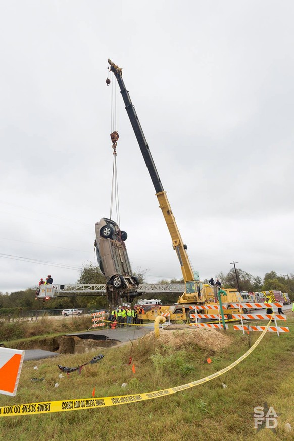 epa05662299 A handout image released 06 December 2016 by the San Antonio Fire Department showing a vehicle being recovered after reserve deputy Dora Linda (Solis) Nishihara was killed late 04 December ...