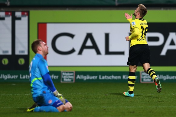 Dortmunder Fan-Liebling: «Kuba» Blaszczykowski feiert mit dem Anhang einen Treffer.