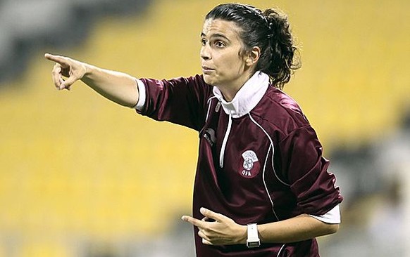 Helena Costa an der Seitenlinie von Katars Frauennationalmannschaft, ihrem früheren Arbeitgeber.