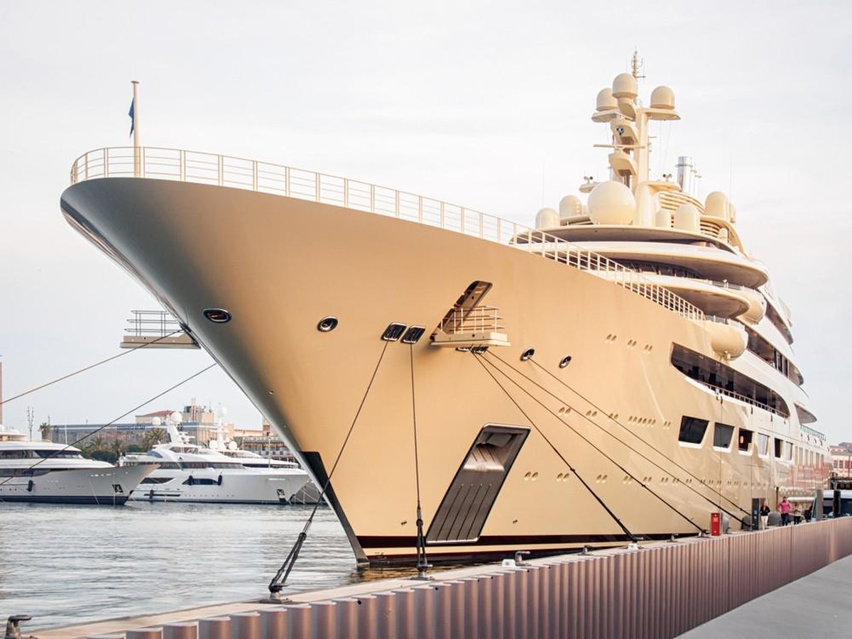 Dilbar, yacht appartenant à l'oligarque russe Alisher Usmanov.