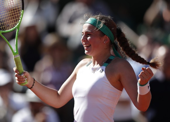 epa06016971 Jelena Ostapenko of Latvia reacts after winning against Timea Bacsinszky of Switzerland during their womenâs singles semi final match during the French Open tennis tournament at Roland G ...