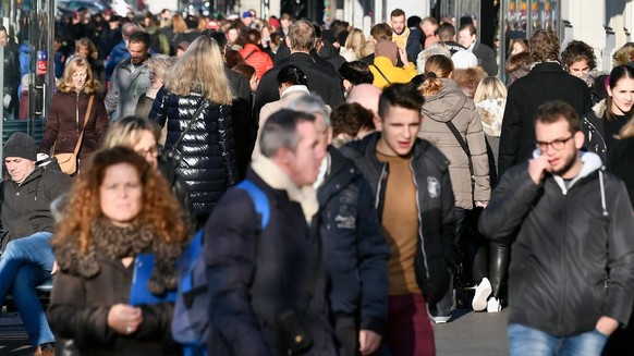 Die Zuwanderung in die Schweiz ist anhaltend hoch. Das Bild zeigt die Bahnhofstrasse in Zürich.