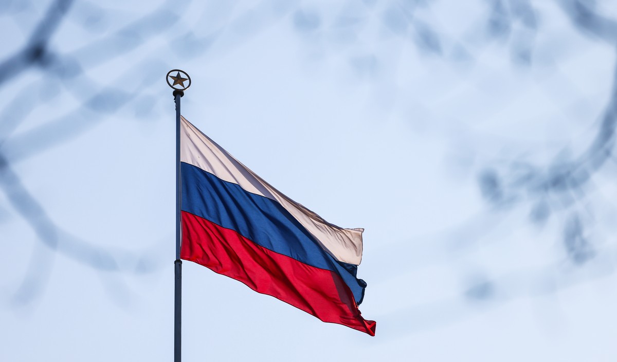 epa12671400 A Russian flag waves on the roof of the Russian embassy in Berlin, Germany, 22 January 2026. Following the arrest of a woman suspected of spying for the Russian secret service, the German  ...