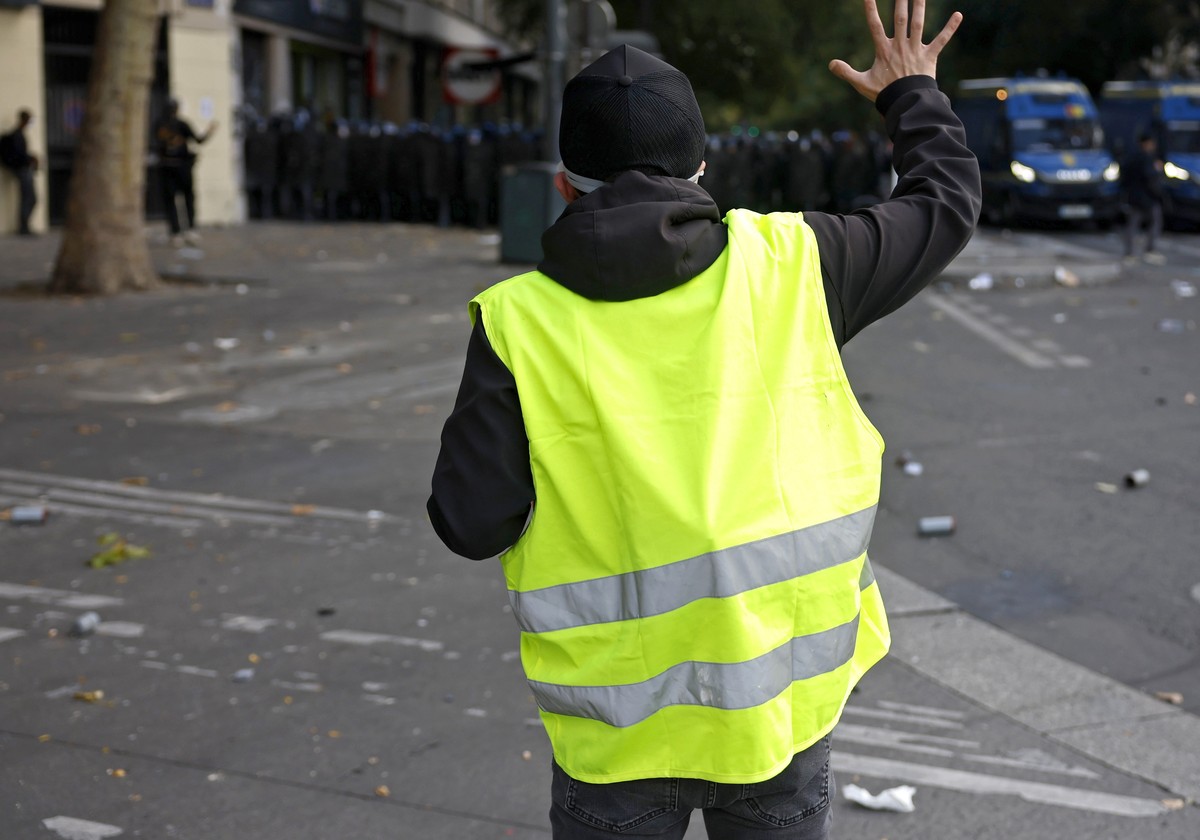 epa13311239 A protester wearing a yellow vest faces police forces during a demonstration against the rising cost of living and cuts to public services, in Paris, France, 17 October 2026. A nationwide  ...