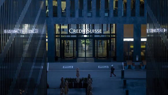 Das Logo der Schweizer Bank Credit Suisse an einem Gebaeude der Bank in Zuerich Oerlikon, am Mittwoch, 23. November 2022 in Zuerich. Die Aktionaere haben der Beschaffung von rund 4 Milliarden Franken  ...
