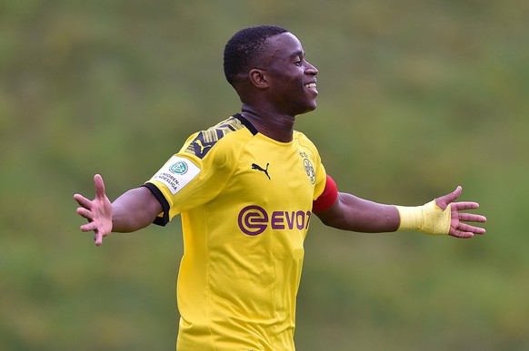 Fu�ball Testspiel Borussia Dortmund U19 - ASC 09 Dortmund am 25.07.2020 im Stadion Hohenhorst in Recklinghausen Torjubel zum 1:0 durch Youssoufa Moukoko Dortmund DFB regulations prohibit any use of ph ...