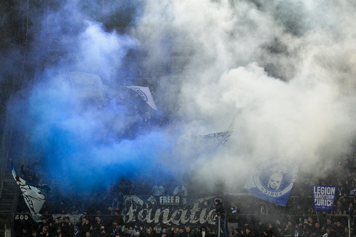 Fans von GC im Fussball Meisterschaftsspiel der Swiss Super League zwischen dem FC St. Gallen (FCSG) und dem Grasshopper Club Zuerich (GC), am Samstag, 14. Februar 2026, im kybunpark in St. Gallen. (K ...