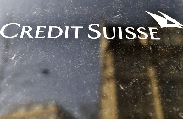 ARCHIVBILD ZU DEN QUARTALSZAHLEN BEI DER CREDIT SUISSE --- Credit Suisse Logo am Hauptsitz am Zuercher Paradeplatz am Dienstag, 14. Februar 2017. Die Grossbank faehrt 2016 einen Milliarden-Verlust ein ...
