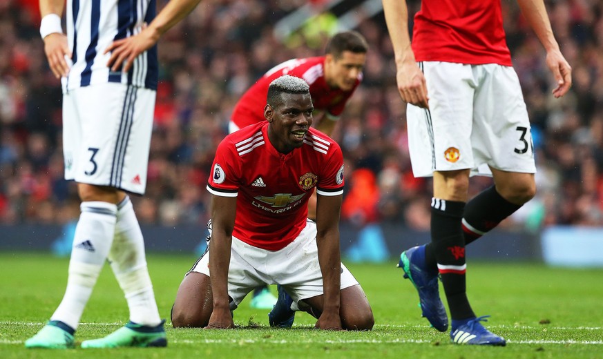 epa06671345 Manchester United&#039;s Paul Pogba (C) reacts during the English Premier League soccer match between Manchester United and West Bromwich Albion at Old Trafford in Manchester, Britain, 15  ...