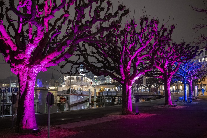 Die Lichtprojektion am Kurplatz des Kuenstlers Verein Lilu anlaesslich des Lilu Lichtfestival Luzern vom Donnerstag, 11. Januar 2024 in Luzern. Am Lichtfestival Luzern werden vom 11. Januar bis am 21. ...