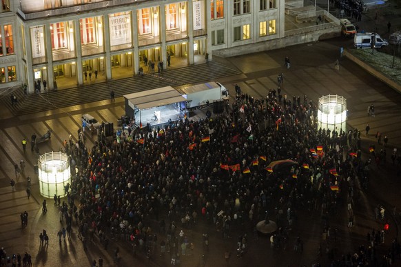 15'000 bis 20'000 wurden erwartet – 1500 Legida-Protestler sollen erschienen sein.