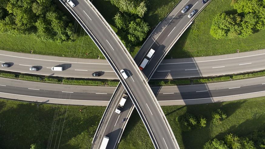 Der Nationalrat hat mehr als 5,6 Milliarden Franken für den Ausbau des Nationalstrassennetzes bewilligt. (Archivbild)