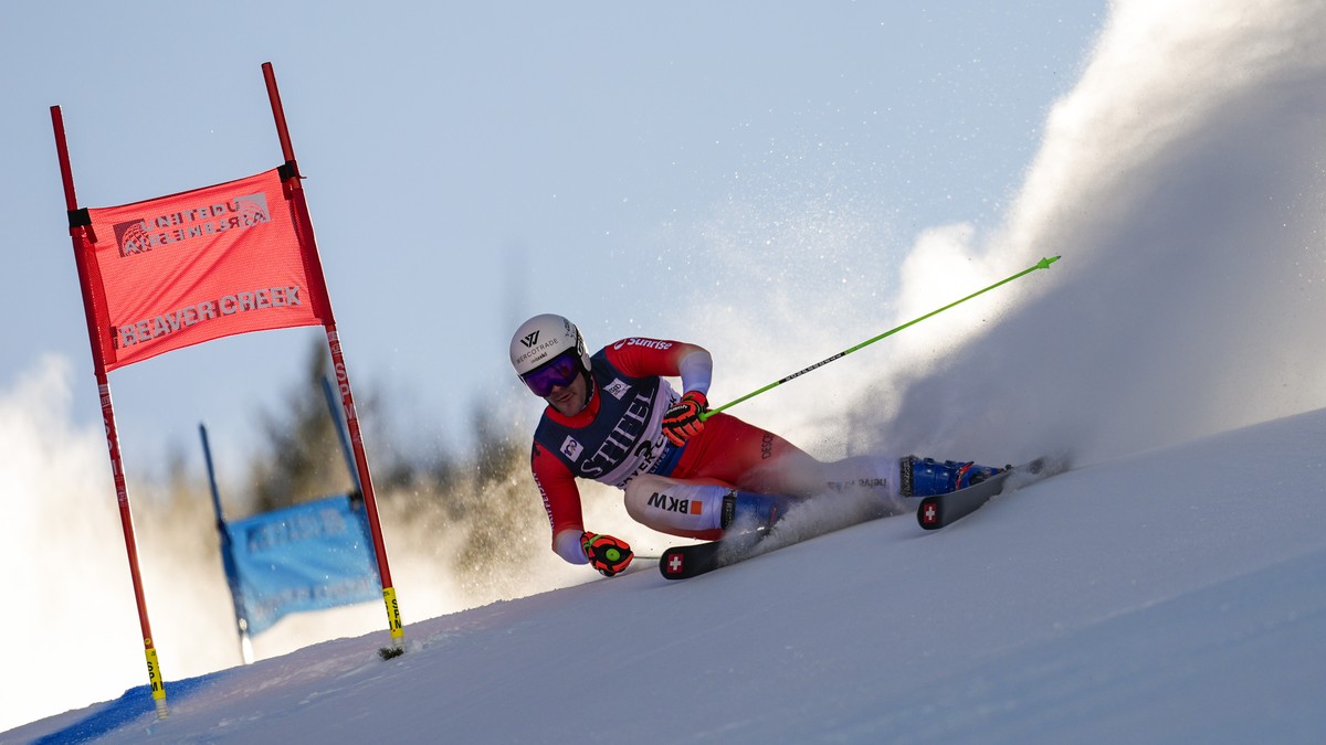 Switzerland's Thomas Tumler competes during a men's World Cup giant slalom skiing race, Sunday, Dec. 8, 2024, in Beaver Creek. (AP Photo/=/snum}/)
