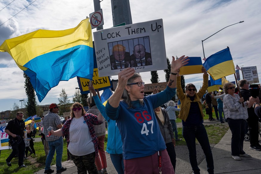 Protesters chant slogans during a rally in Anchorage, Alaska, Thursday, Aug. 14, 2025, ahead of a meeting between President Donald Trump and Russia&#039;s President Vladimir Putin. (AP Photo/Jae C. Ho ...