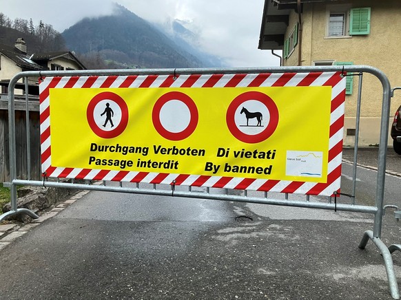Bei der Niderentalstrasse herrscht derzeit ein Durchgangsverbot.