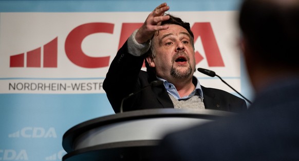 ARCHIV - 13.01.2025, Nordrhein-Westfalen, Bochum: Dennis Radtke, Landesvorsitzender der CDA Nordrhein-Westfalen, spricht bei der Betriebsr�tekonferenz der Christlich-Demokratischen Arbeitnehmerschaft  ...