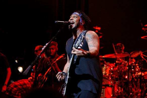 FILE - D&#039; Angelo and the Vanguard perform at the Apollo Theatre in New York on Feb. 7, 2015. (Photo by Mark Von Holden/Invision/AP, File)
Obit D&#039;Angelo