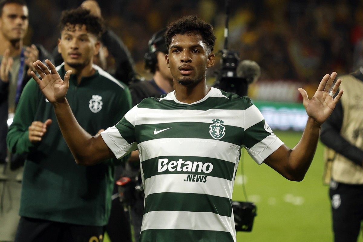 epa13301195 Luis Guilherme of Sporting celebrates their victory after the UEFA Champions League league phase match between RC Lens and Sporting, in Lens, France, 13 October 2026. EPA/YOAN VALAT