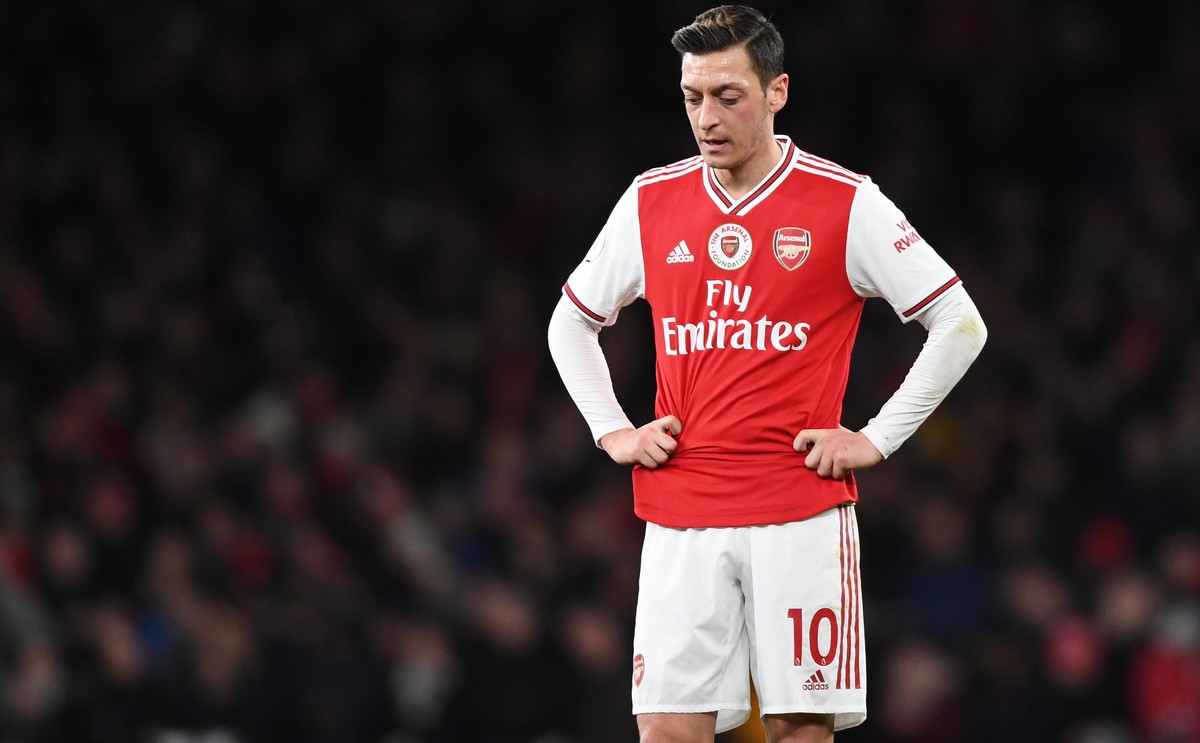 epa08074144 Arsenal's Mesut Ozil reacts during the English Premier league soccer match between Arsenal FC and Manchester City at Emirates stadium in London, Britain, 15 December 2019. EPA/FACUNDO ...